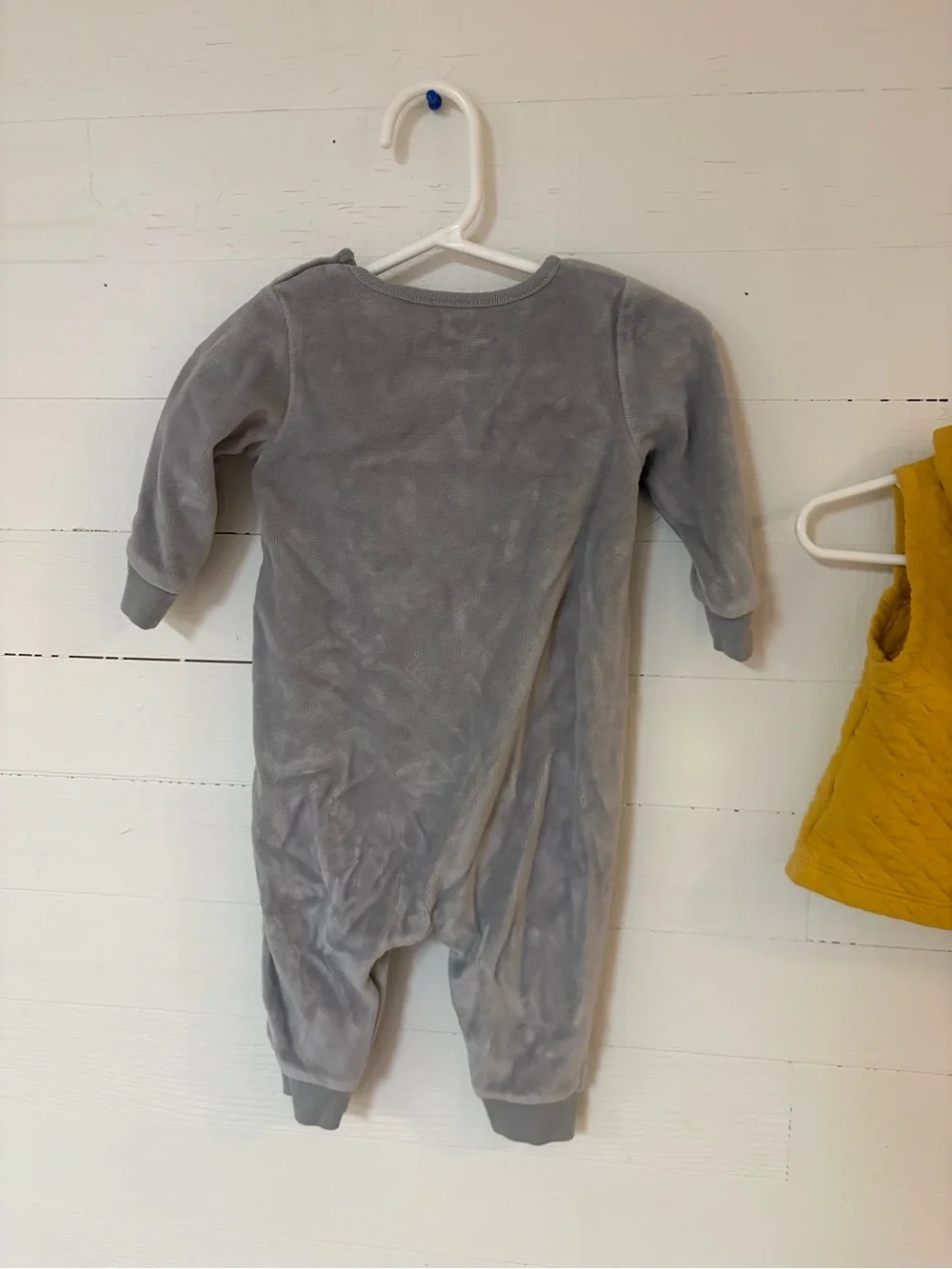 Baby Girls 9M 3 Piece Clothing Lot Carters Mac & Moon Rompers Hooded Vest